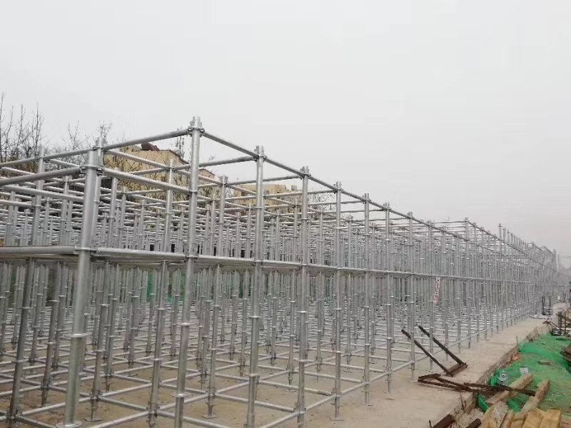 搭建腳手架橫向掃地桿與縱向掃地桿時(shí)，怎么設(shè)置好？ (圖1)